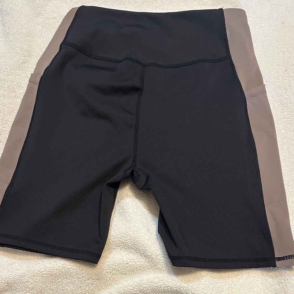 Stylish Black and Tan Women's Bike Shorts - Picture 3 of 5